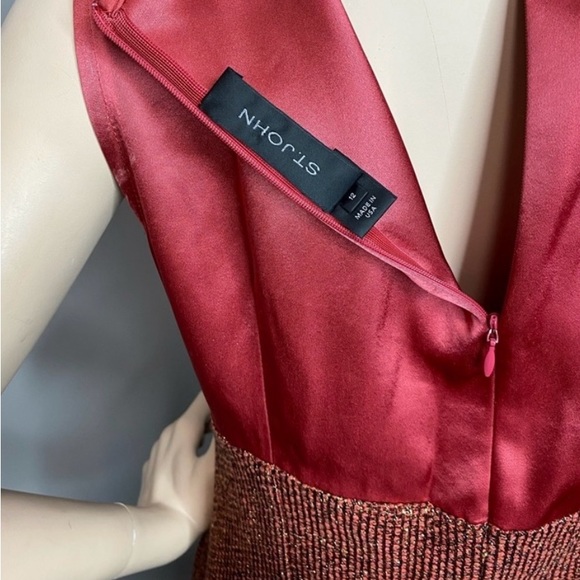 St John Sleeveless  Cranberry V Neck Cocktail - Picture 2 of 4